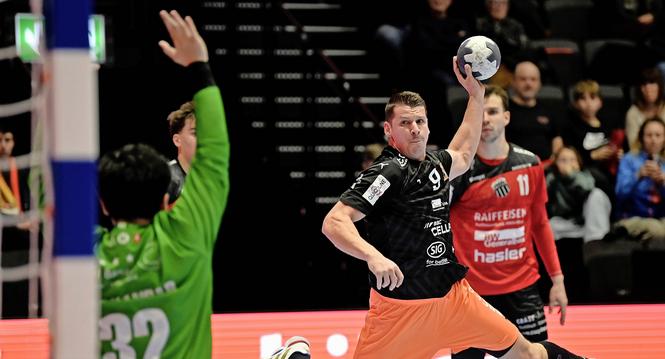 Kriens, 28.12.2025. Handball Final Four 2025. Final: Pfadi Winterthur - Kadetten Schaffhausen.  
Dimitrij Kuettel (rechts, Kadetten). 
Copyright: FOTO Wagner / Alexander Wagner