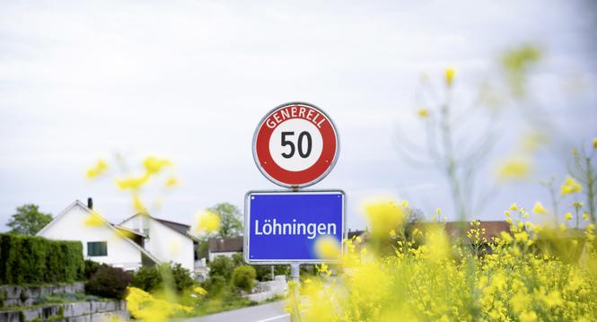 Ortsschild am Eingang von Lï¿ï¾¶hningen, fotografiert am 15. April 2024 in Lï¿ï¾¶hningen (Lea Biedermann / Schaffhauser Nachr