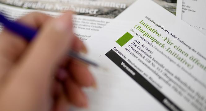 Unterlagen zur Initiative Burgunpark zur Burgunwiese in Neuhausen, am Freitag, 10. Dezember, 2021. (Melanie Duchene / Schaffhauser Nachrichten)