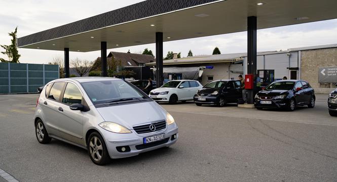 Viele Deutsche kommen wegen den Benzinpreisen ï¿ï¾¼ber die Grenze, um zu Tanken. Fotografiert am Dienstag, 10. Mï¿ï¾¤rz 2026 in Ramsen (ENYA DALLE FESTE / SCHAFFHAUSER NACHR