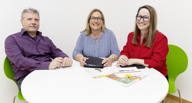 Interview zum Thema "Was bedeutet Barrierefreiheit eigentlich" mit der Behindertenkonferenz Kanton Schaffhausen (BKSH), v.l Roland Studer, Cornelia Fischer-Greiner, Katrin Berns, Freitag, 13.03.2026, Schaffhausen (Roger Hofstetter/Schaffhauser Nachrichten