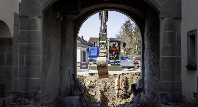 Baustellen Begehung mit Irene Gruhler und Thomas Gimmi, von Wï¿ï¾¤rmeverbund, ï¿ï¾¼ber neue Ampeln und veraltete Abwasserrohre, fotografiert am Mittwoch, 18. Mï¿ï¾¤rz 2026, in Stein am Rhein. (Roberta Fele / Schaffhauser N