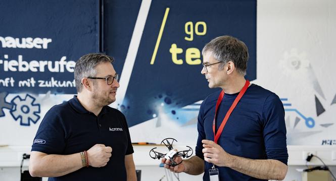 Martin Sengel, Geschï¿ï¾¤ftsfï¿ï¾¼hrer des go tec! Labors und Markus Bauer, IT-Sicherheitsexperte und Technologie-Botschafter von Arconis, sprechen ï¿ï¾¼ber ihre Zusammenarbeit fï¿ï¾¼r mehr Sicherheit im Netz. Fotografiert am D