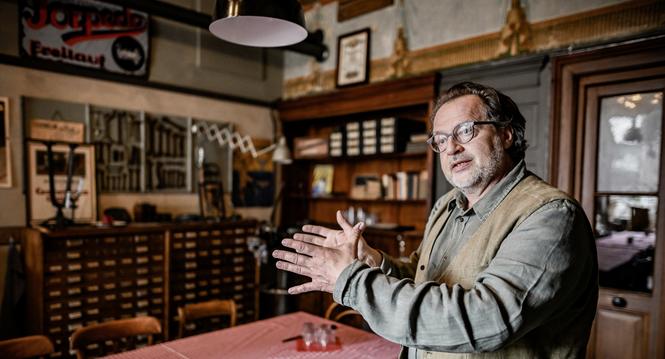 Das Gasthaus zum Falken in Hallau wird wieder belebt. Stegemann Andreas fï¿ï¾¼hrt durch die Rï¿ï¾¤umlichkeiten (Melanie Duchene)DIE BILDER DUERFEN NUR DEN VEREINBARTEN  ZWECK GEBRAUCHT WERDEN, WEITERE NUTZUNGEN SIND MIT DER FOTOGRAFIN, MEL