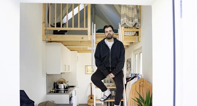 Jonas Bolli zeigt fï¿ï¾¼r die Beilage "Wohnen und Garten" wie er in seinem Tiny House lebt. Fotografiert am Donnerstag, 19. Mï¿ï¾¤rz 2026 in Neuhausen. (ENYA DALLE FESTE / SCHAFFHAUSER NACHR