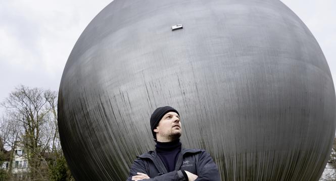 Architekt Julian Wï¿ï¾¤ckerlin erzï¿ï¾¤hlt von seinen Plï¿ï¾¤nen mit der Gaskugel, Mittwoch, 01.04.2026, Schaffhausen (Roger Hofstetter/Schaffhauser N