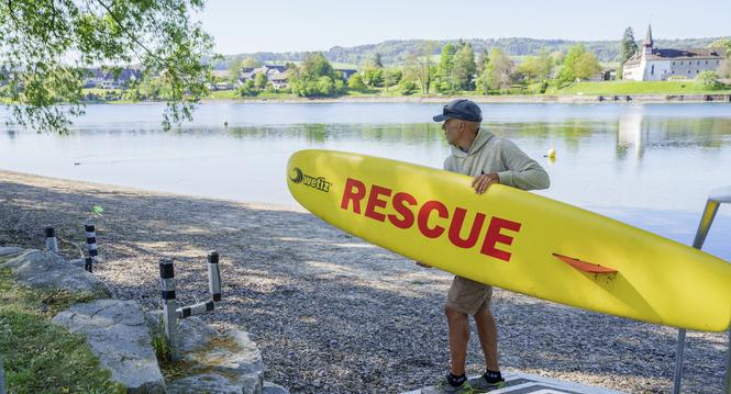 Badi-Repo zum Saisonstart, hier im Riipark in Stein am Rhein mit Bademeister Steffen Poppitz. Fotografiert am Donnerstag, 30. April 2026 in Stein am Rhein. (ENYA DALLE FESTE / SCHAFFHAUSER NACHRICHTEN)