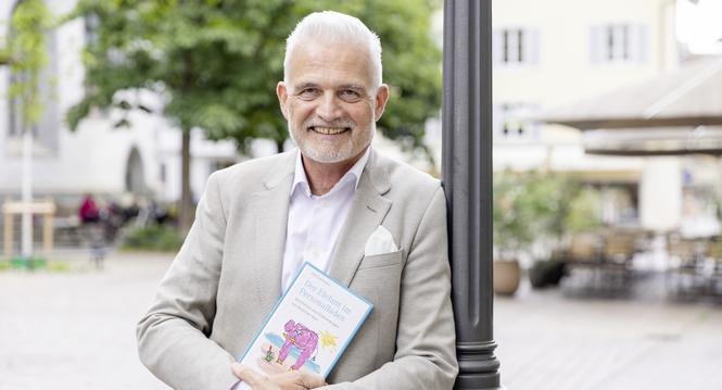 Edi Estermann - Head of Corporate Communications bei Tamedia und Buchautor, Freitag, 05.06.2026, Schaffhausen (Roger Hofstetter/Schaffhauser Nachrichten)