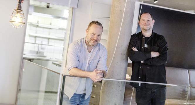 Tobias Hunziker (links), Sebastian Waldmeier ï¿ï¾¼bernehmen wieder das Lokal, in dem der Beckenburger drin war, und machen was Neues / altes draus, das Bermuda kommt zurï¿ï¾¼ck, fotografiert am Freitag, 14. Maerz 2025, in Schaffhausen. (Robe