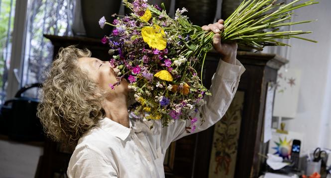 Floristin Melanie Schneider erklï¿ï¾¤rt, wie man einen Wiesen- und Feldblumenstrauss macht., Melanie Schneider, Leben & Genuss, Mittwoch, 13.05.2026, Beringen (Roger Hofstetter/Schaffhauser Nachricht