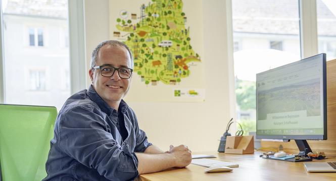 Christoph Mï¿ï¾¼ller, Geschï¿ï¾¤ftsfï¿ï¾¼hrer Regionaler Naturpark SH bei der Geschï¿ï¾¤ftsstelle Wilchingen. Fotografiert am Montag, 29. Juni 2026 in Wilchingen, Schaffhausen. (Enya Dalle Feste / Schaffhaus