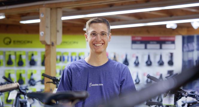 Lorin Engeli, der Gold fï¿ï¾¼r Schaffhausen an den SwissSkills 2025 holte, schliesst nun seine Lehre als Velomech bei Randen Bike in Beringen ab. Fotografiert am Donnerstag, 25. Juni 2026 in Beringen, Schaffhausen. (Enya Dalle Feste / Schaffhauser 