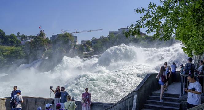 Unterwegs mit Touristen, die den Rheinfall besuchen. Fotografiert am Dienstag, 23. Juni 2026 in Zï¿ï¾¼rich, Marthalen und Dachsen. (Enya Dalle Feste / Schaffhauser Nachricht