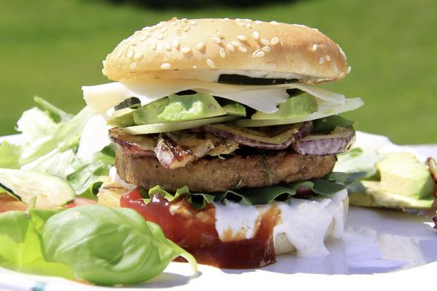 Der Avocado-Burger wird in Schaffhausen immer beliebter. Bild: Pixabay