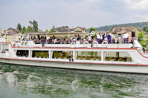Auf der «MS Thurgau» versammelten sich am Mittwoch zahlreiche Persönlichkeiten aus Politik und Wirtschaft. Bild: Melanie Duchene Die IVS lï¿ï¾¤d auf eine Schifffahrt ein zum THema KI, am Mittwoch, 27 August 2025. (Melanie Duchene / Schaffhauser Nachricht