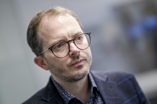 Bildungsreferent Marco Planas gibt ein Interview zum Vorfall im Schulhaus Grï¿ï¾¤fler, am Dienstag, 13. Mai 2025. (Melanie Duchene / Schaffhauser Nachricht