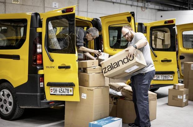 Reportage aus der Annahmestelle Logistik der Post, fotografiert am Mittwoch, 12. November 2025, in Beringen. (Roberta Fele / Schaffhauser Nachrichten)