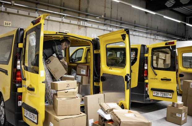 Reportage aus der Annahmestelle Logistik der Post, fotografiert am Mittwoch, 12. November 2025, in Beringen. (Roberta Fele / Schaffhauser Nachrichten)