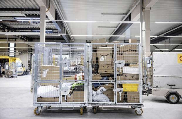 Reportage aus der Annahmestelle Logistik der Post, fotografiert am Mittwoch, 12. November 2025, in Beringen. (Roberta Fele / Schaffhauser Nachrichten)