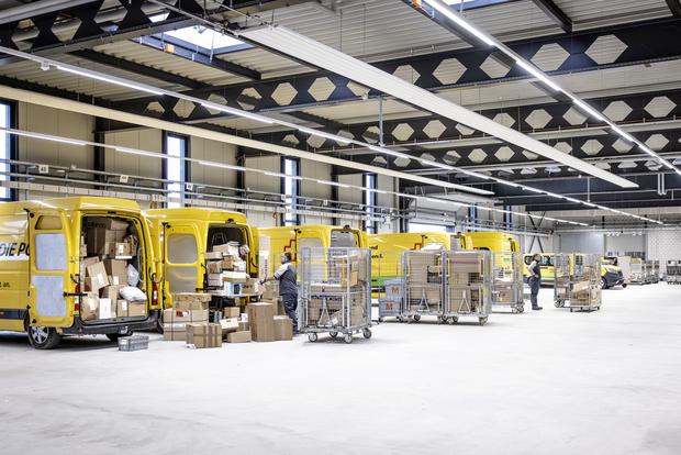 Reportage aus der Annahmestelle Logistik der Post, fotografiert am Mittwoch, 12. November 2025, in Beringen. (Roberta Fele / Schaffhauser Nachrichten)