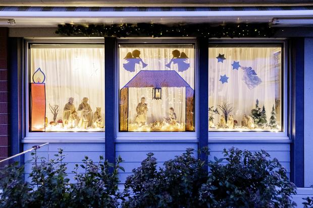 Nicole Werner hat eine aufwendige Weihnachtsdekoration gestaltet, 11.12.2025, Schaffhausen (Roger Hofstetter/Schaffhauser Nachrichten)