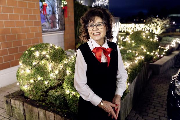 Nicole Werner hat eine aufwendige Weihnachtsdekoration gestaltet, Nicole Werner 11.12.2025, Schaffhausen (Roger Hofstetter/Schaffhauser Nachrichten)
