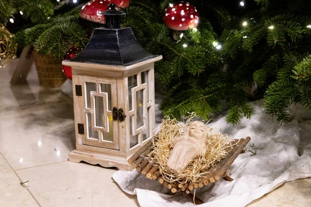 Nicole Werner hat eine aufwendige Weihnachtsdekoration gestaltet, 11.12.2025, Schaffhausen (Roger Hofstetter/Schaffhauser Nachrichten)