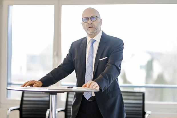 Lorenz Laich. Vorsitzender der Geschï¿ï¾¤ftsleitung, und Christian Heydecker, Prï¿ï¾¤sident des Verwaltungsrats der Clientis AG, prï¿ï¾¤sentieren an der Medienkonferenz das Geschï¿ï¾¤ftsjahr 2024, am Mittwoch, 12. Februar 2025.