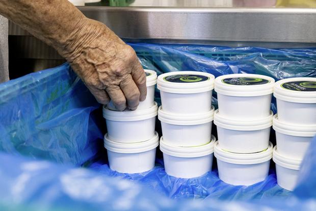 Glace Produktion bei "RONKIES", Leben & Genuss, Donnerstag, 18.06.2026, Wil ZH (Roger Hofstetter/Schaffhauser Nachrichten)