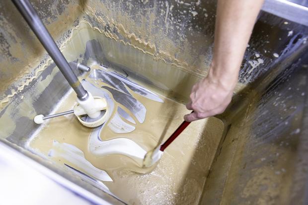 Glace Produktion bei "RONKIES", Tom Schnyder, Leben & Genuss, Donnerstag, 18.06.2026, Wil ZH (Roger Hofstetter/Schaffhauser Nachrichten)