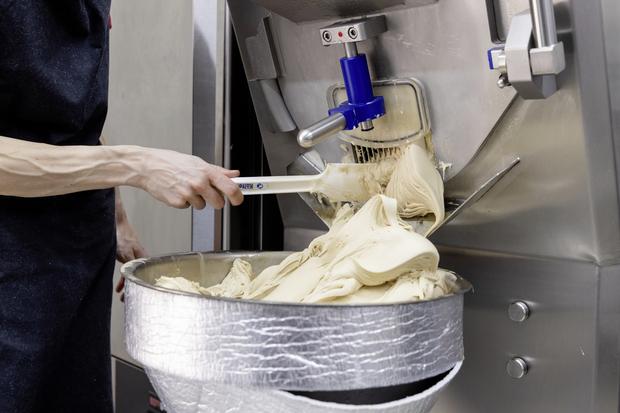Glace Produktion bei "RONKIES", Ronja Stampa, Leben & Genuss, Donnerstag, 18.06.2026, Wil ZH (Roger Hofstetter/Schaffhauser Nachrichten)