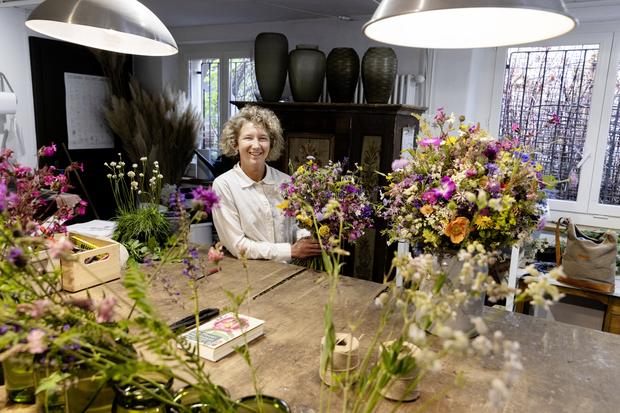 Floristin Melanie Schneider erklï¿ï¾¤rt, wie man einen Wiesen- und Feldblumenstrauss macht., Melanie Schneider, Leben & Genuss, Mittwoch, 13.05.2026, Beringen (Roger Hofstetter/Schaffhauser Nachricht