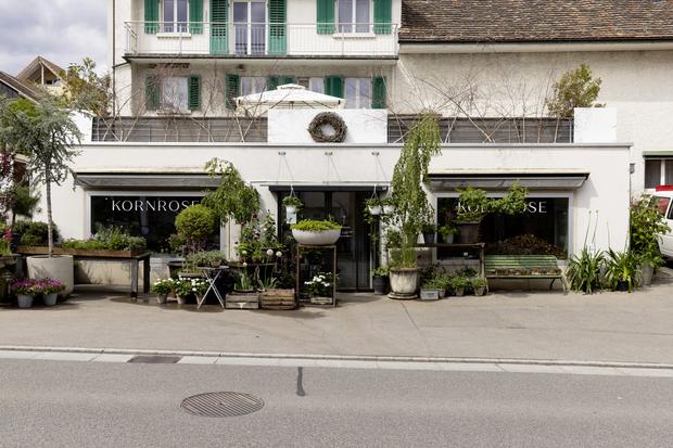 Floristin Melanie Schneider erklï¿ï¾¤rt, wie man einen Wiesen- und Feldblumenstrauss macht., Leben & Genuss, Mittwoch, 13.05.2026, Beringen (Roger Hofstetter/Schaffhauser Nachricht